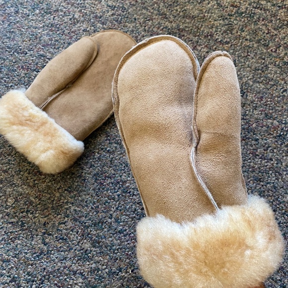 ORVIS Shearling Mittens Made in the USA - Picture 5 of 6